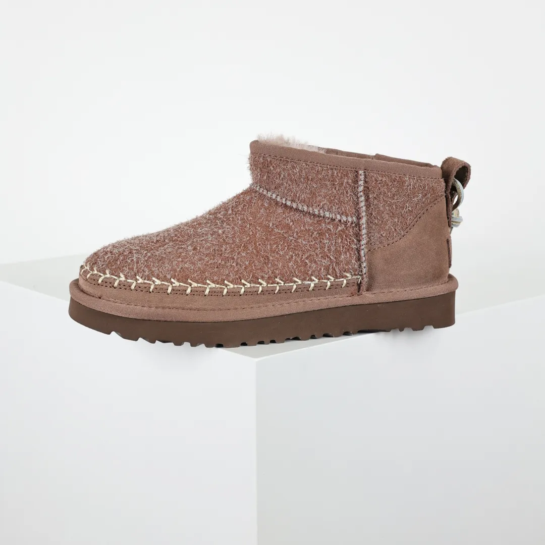 Copywriting price 💰600 The core recommendation is good price. The platform’s foreign trade is exclusively for UGG women’s snow boots 1171538. Produced by the ten-year-old brand shoemaking factory production line. Pay attention to every detail. Longfeng A-grade genuine sheep fur is integrated. It is built in full compliance with the ZP process. Size: 35 36 37 38 39 40